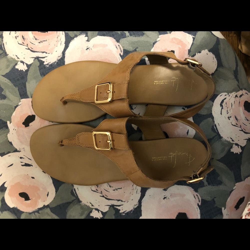 Leather sandals with gold buckle detail